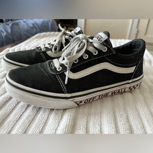 Vans youth size 5 Off The Wall Skater Shoes